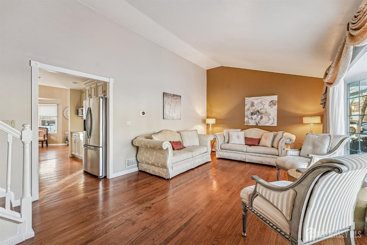 42 Colburn Road East Brunswick, NJ 08816 - Photo 5 of 33