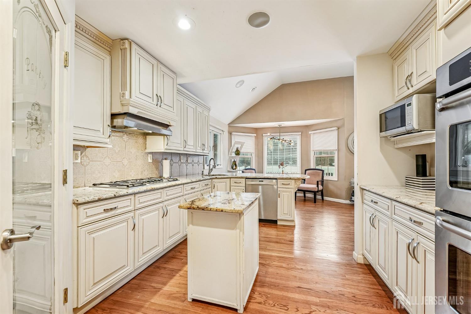 42 Colburn Road East Brunswick, NJ 08816 - Photo 7 of 33