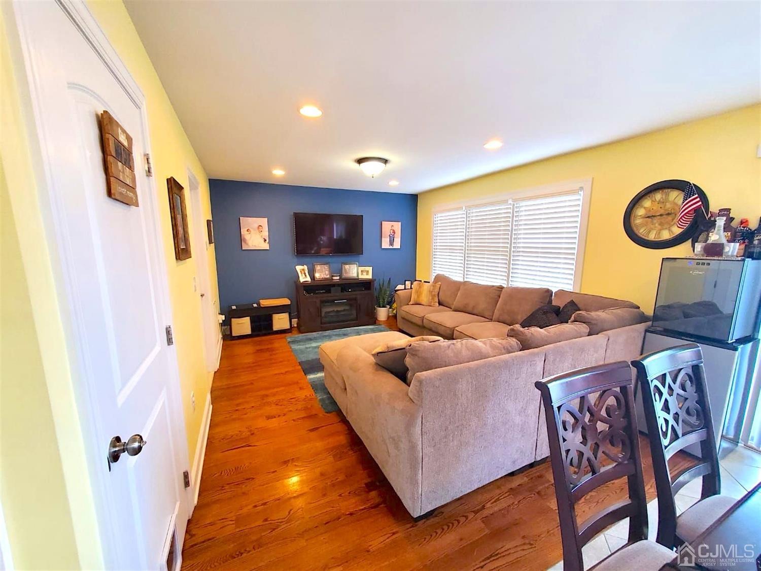 563 Crows Mill Road Fords, NJ 08863 - Photo 4 of 27 Family Room / Den