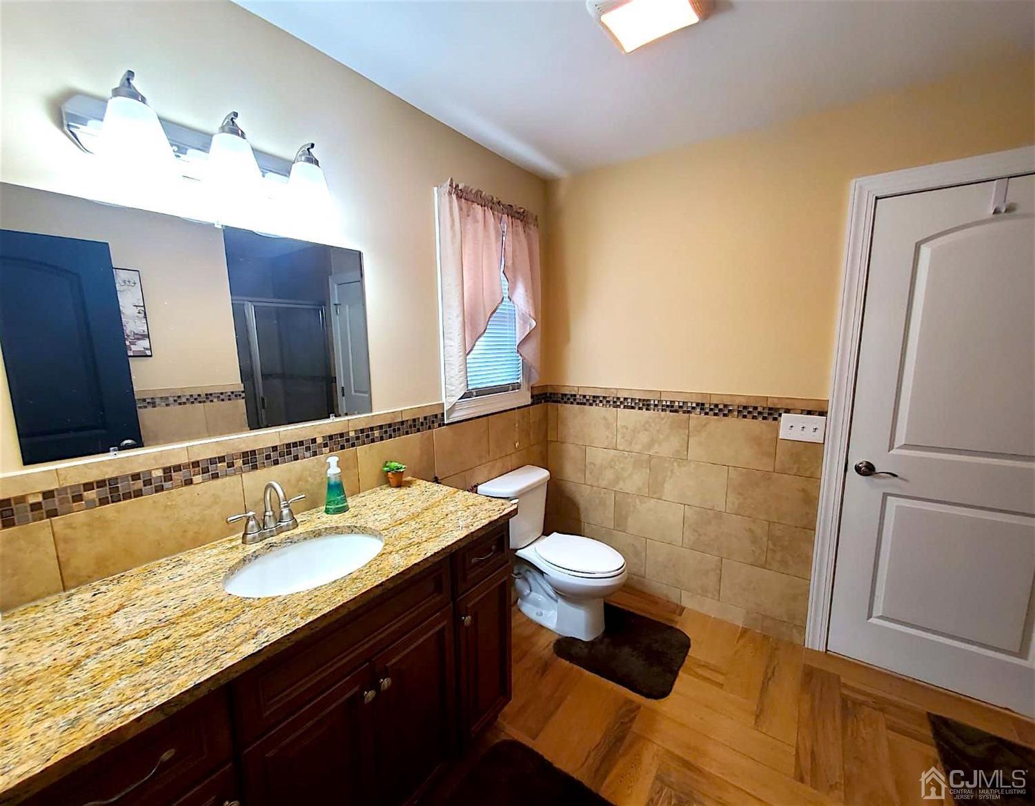 563 Crows Mill Road Fords, NJ 08863 - Photo 7 of 27 Main Floor Bath