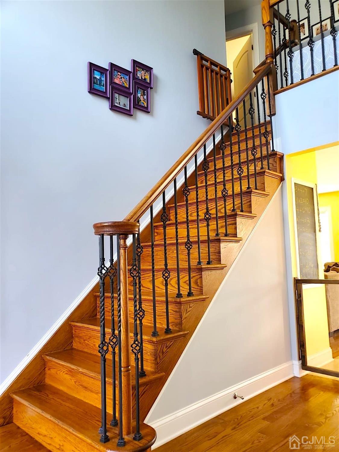 563 Crows Mill Road Fords, NJ 08863 - Photo 9 of 27 Banister