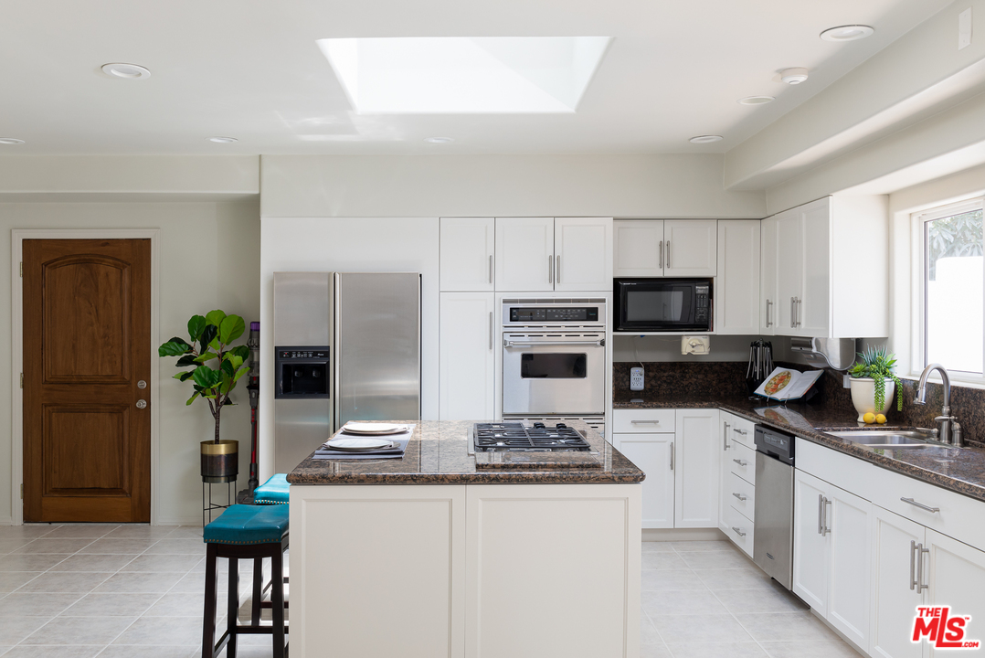 31855 Broad Beach Road Malibu, CA 90265 - Photo 13 of 33