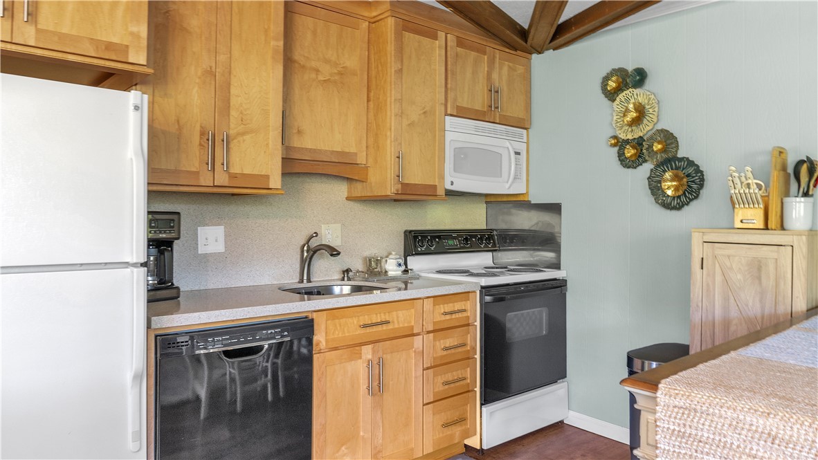315 Timber Ridge Road, Unit E14 Sugar Mountain, NC 28604 - Photo 7 of 25