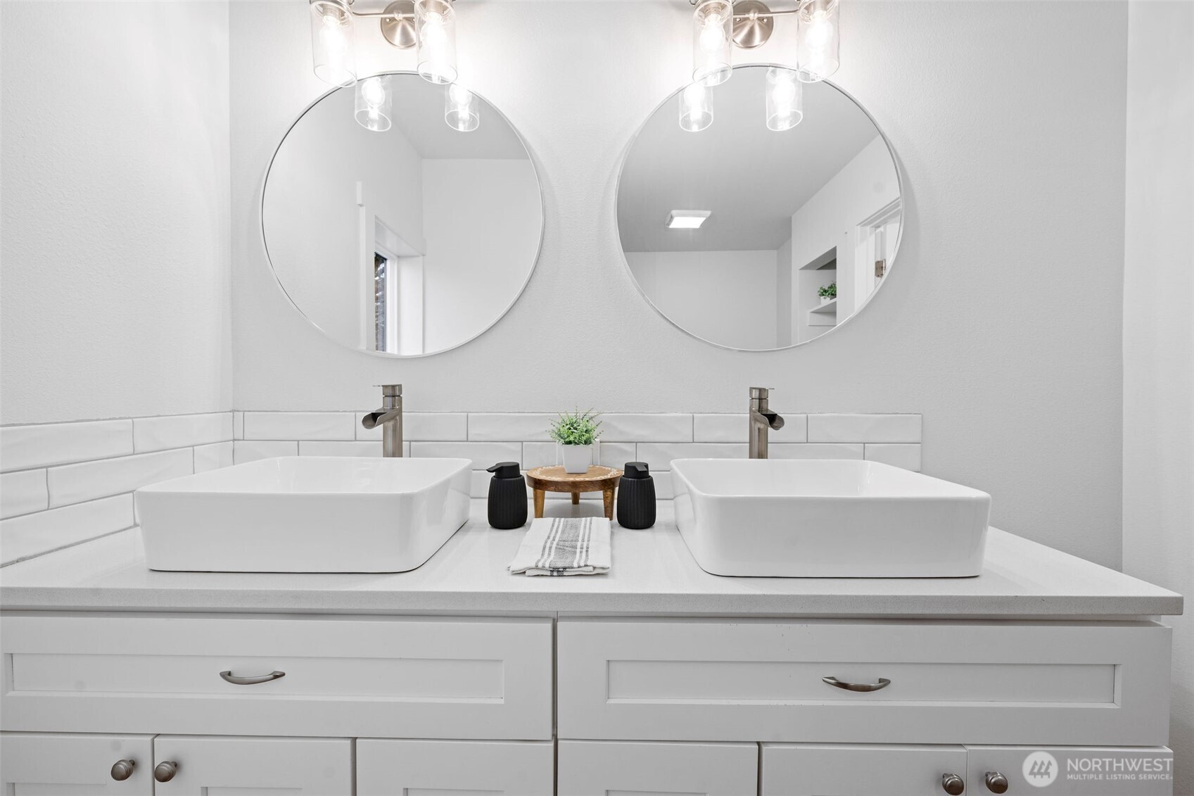 1490 Armstrong Street Raymond, WA 98577 - Photo 14 of 35