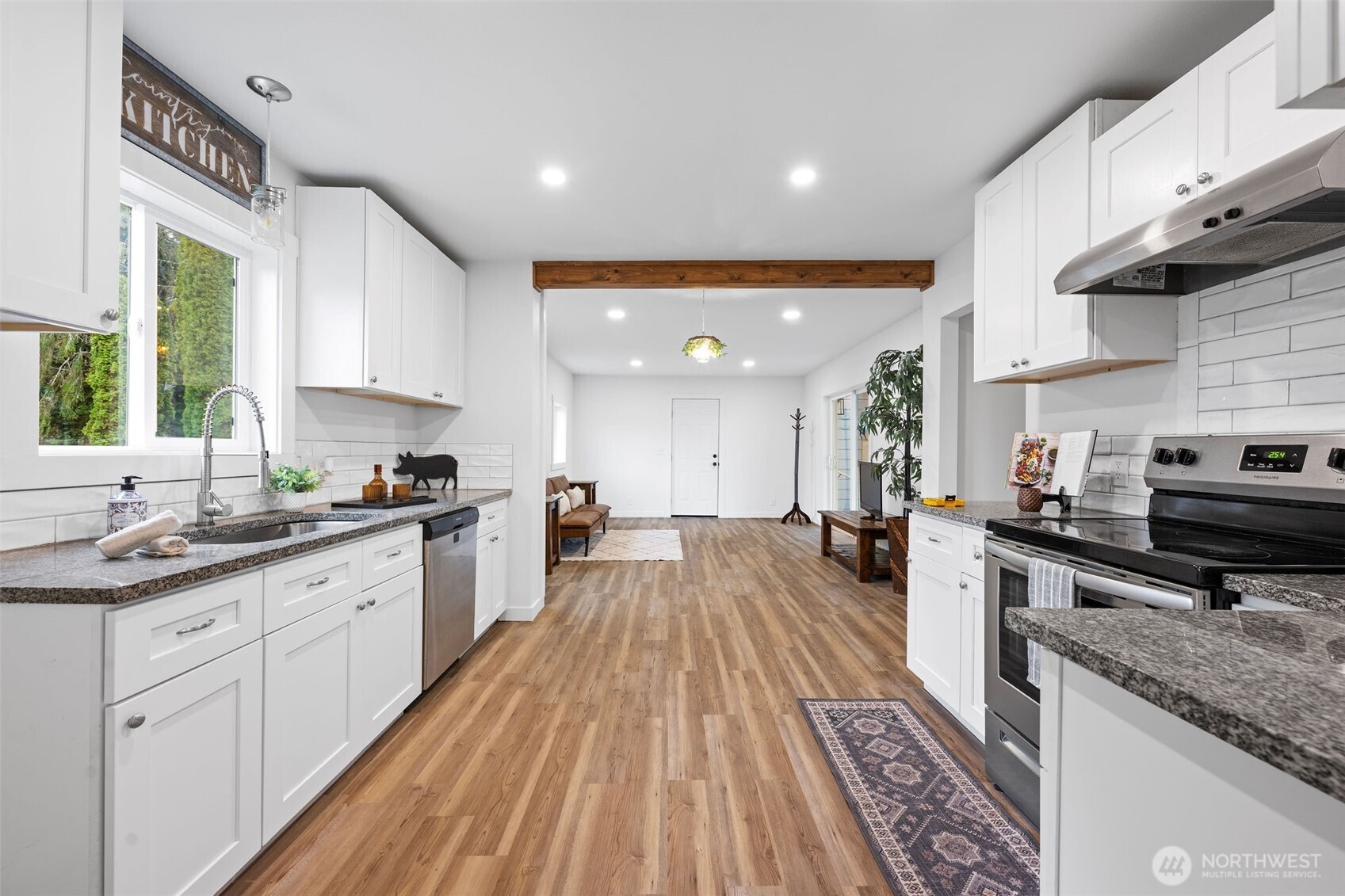 1490 Armstrong Street Raymond, WA 98577 - Photo 5 of 35