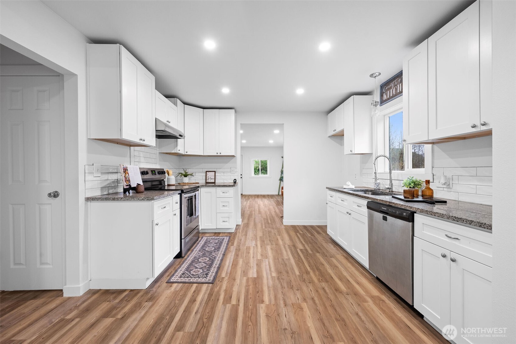 1490 Armstrong Street Raymond, WA 98577 - Photo 6 of 35