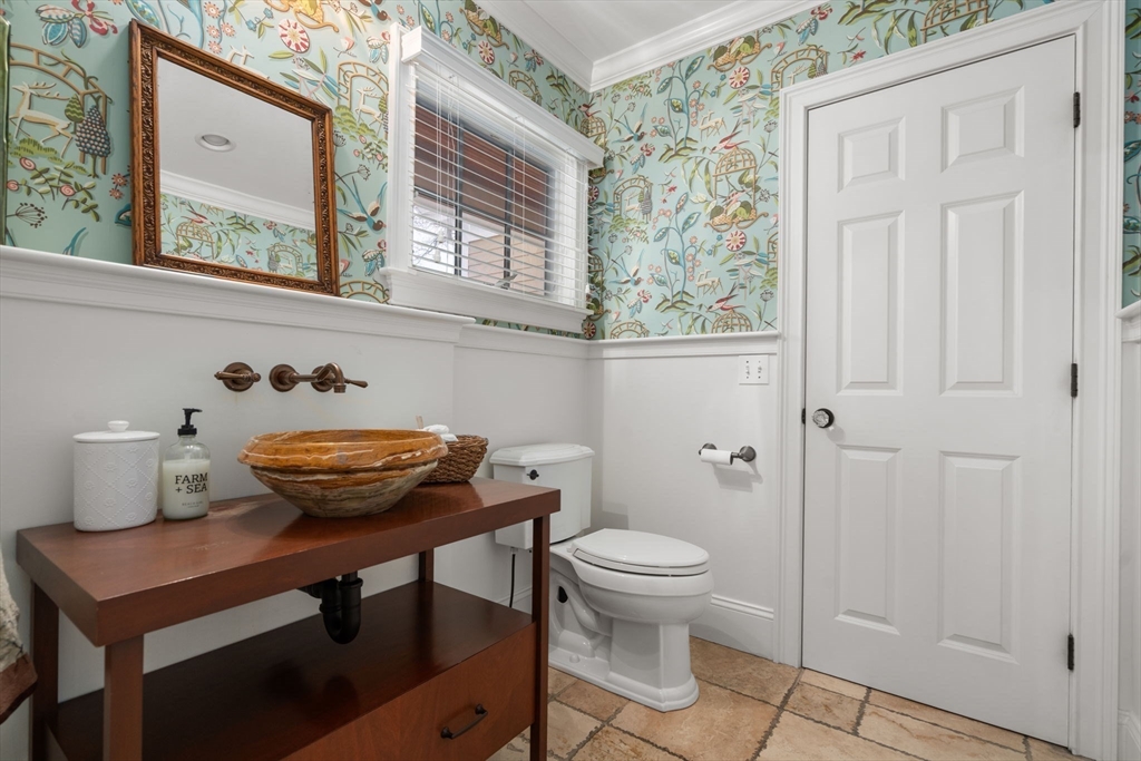 53 Chesterton Road Wellesley, MA 02481 - Photo 13 of 31