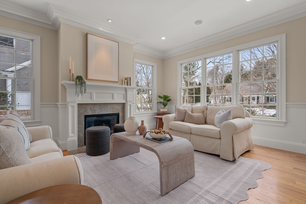 53 Chesterton Road Wellesley, MA 02481 - Photo 4 of 31