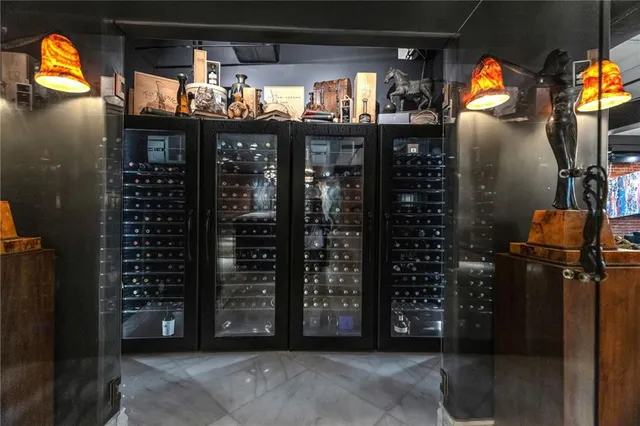 $1,495,000 | 2004 Grand Boulevard, Unit 301, Kansas City, MO 64108