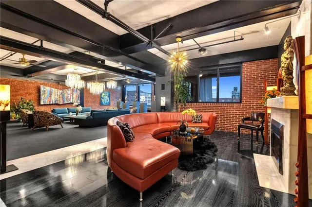 $1,495,000 | 2004 Grand Boulevard, Unit 301, Kansas City, MO 64108