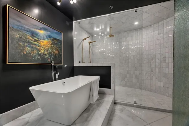 $1,495,000 | 2004 Grand Boulevard, Unit 301, Kansas City, MO 64108