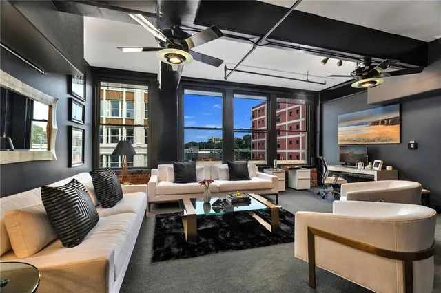 $1,495,000 | 2004 Grand Boulevard, Unit 301, Kansas City, MO 64108