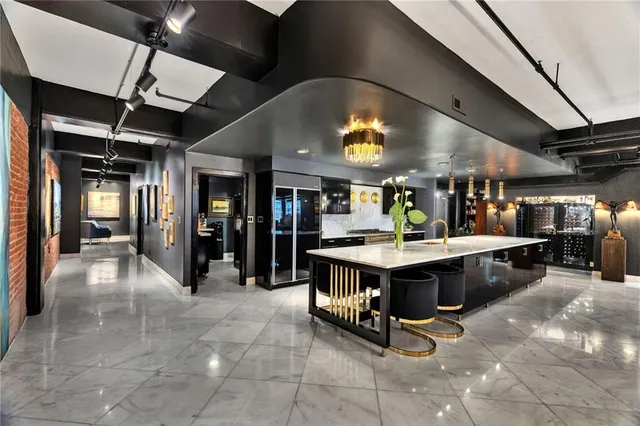 $1,495,000 | 2004 Grand Boulevard, Unit 301, Kansas City, MO 64108