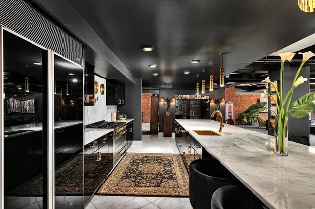 $1,495,000 | 2004 Grand Boulevard, Unit 301, Kansas City, MO 64108