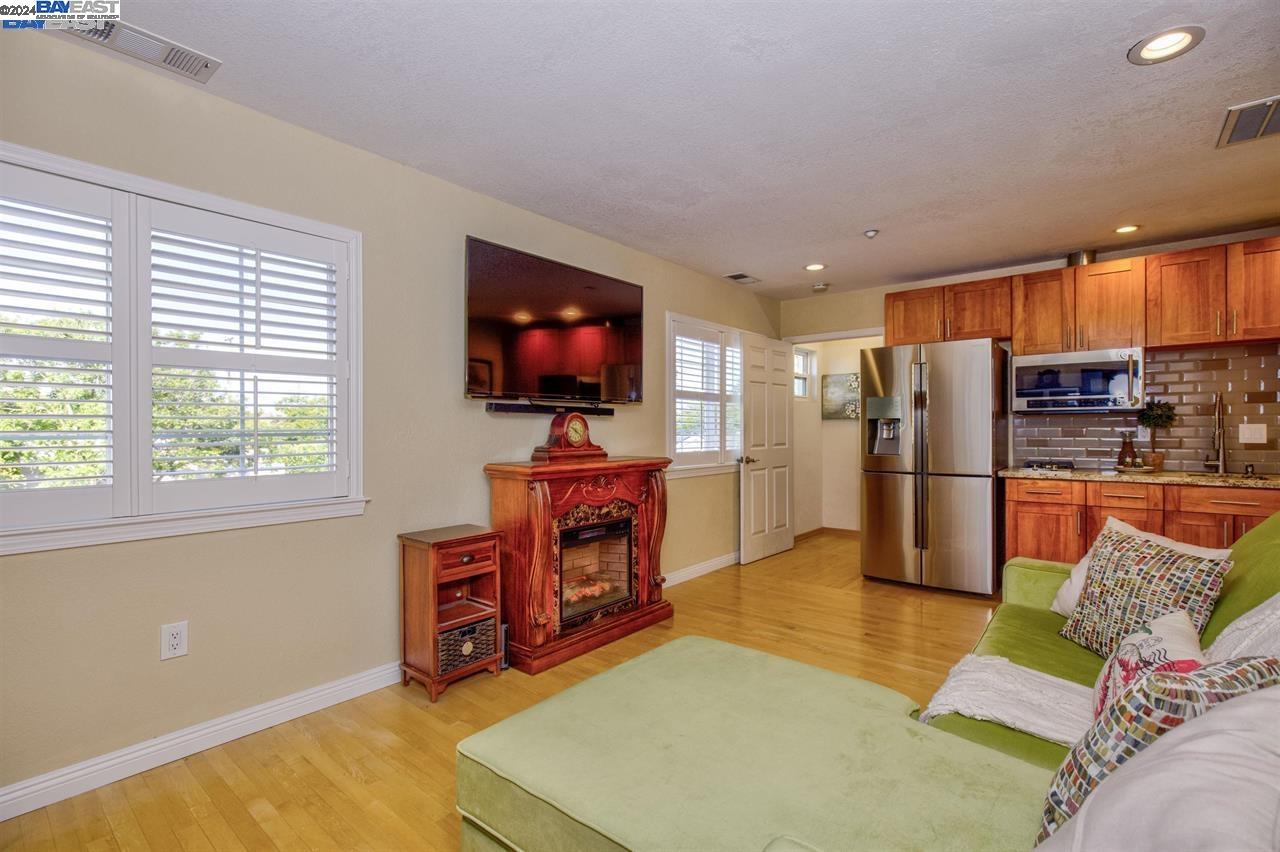 1746 3rd Street, Unit B Livermore, CA 94550 - Photo 5 of 12 a living room with furniture and a flat screen tv