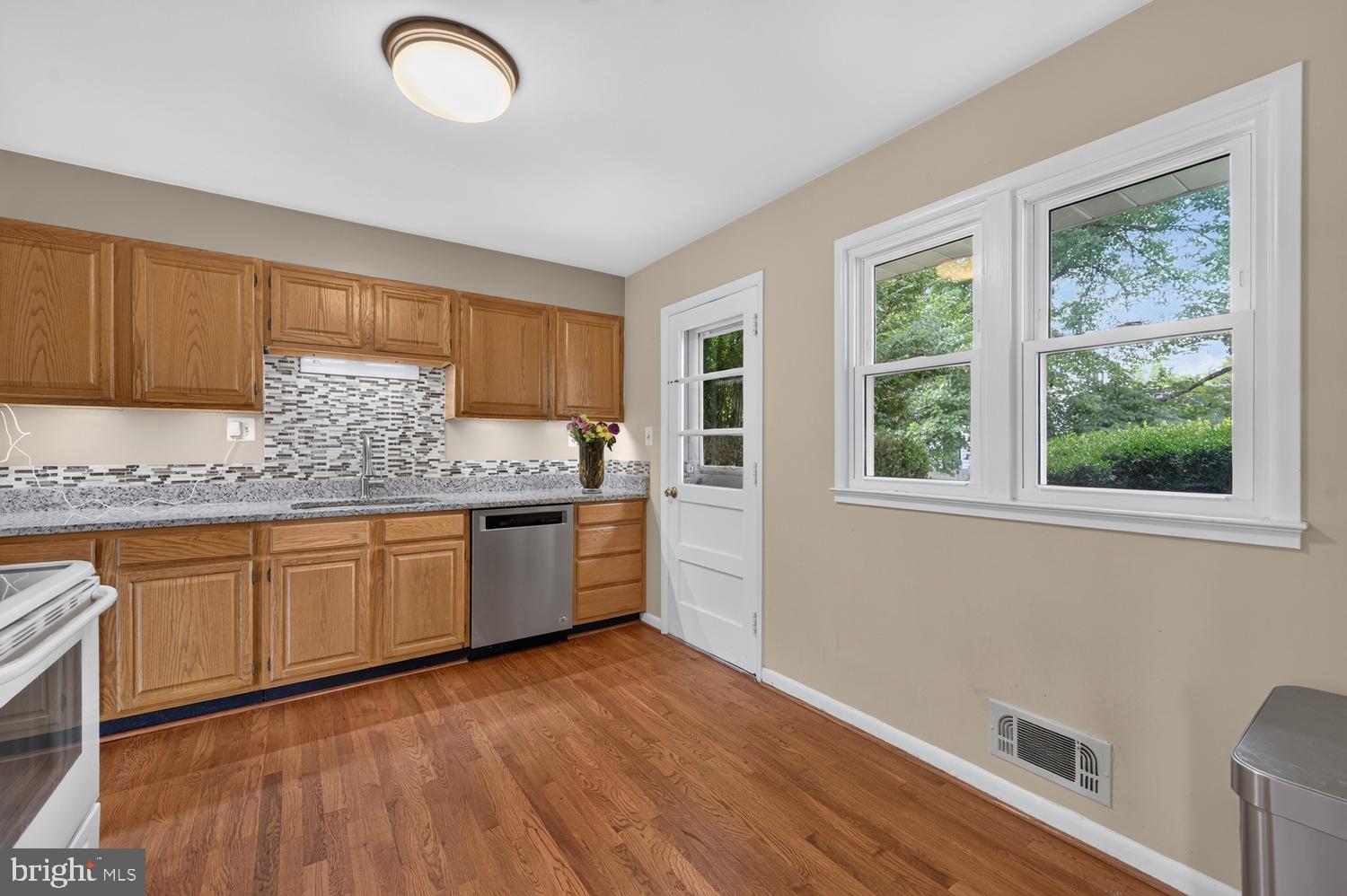 7011 Sea Cliff Road McLean, VA 22101 - Photo 10 of 37 Kitchen