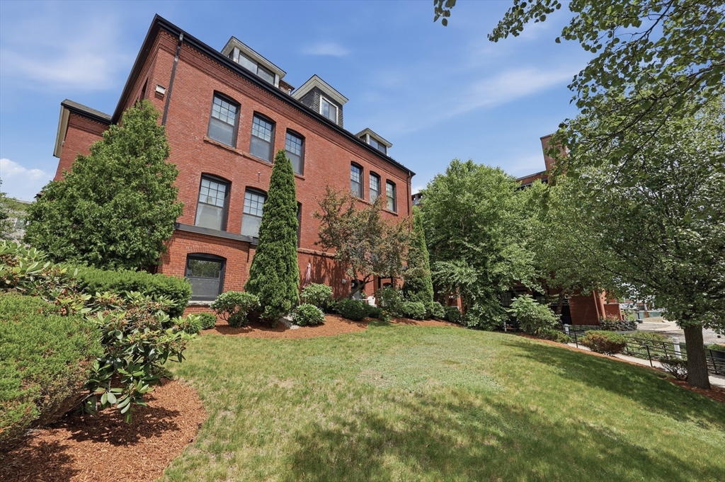 28 Adams Street, Unit 106 Worcester, MA 01604 - Photo 2 of 28
