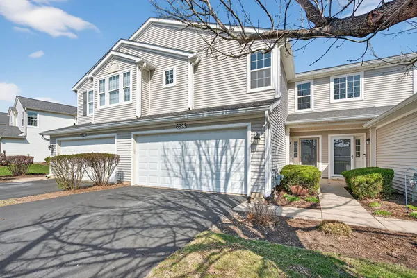 $275,000 | 6923 Clearwater Drive, Unit CM042, Plainfield, IL 60586