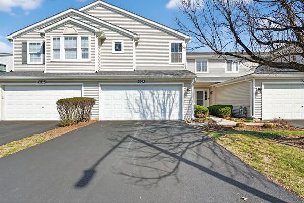 $275,000 | 6923 Clearwater Drive, Unit CM042, Plainfield, IL 60586