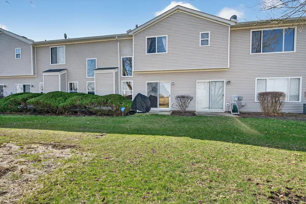 $275,000 | 6923 Clearwater Drive, Unit CM042, Plainfield, IL 60586