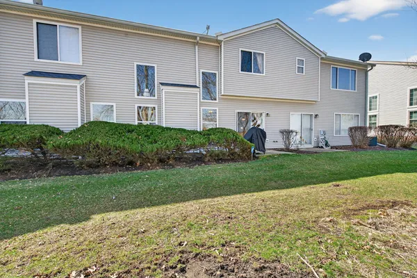 $275,000 | 6923 Clearwater Drive, Unit CM042, Plainfield, IL 60586