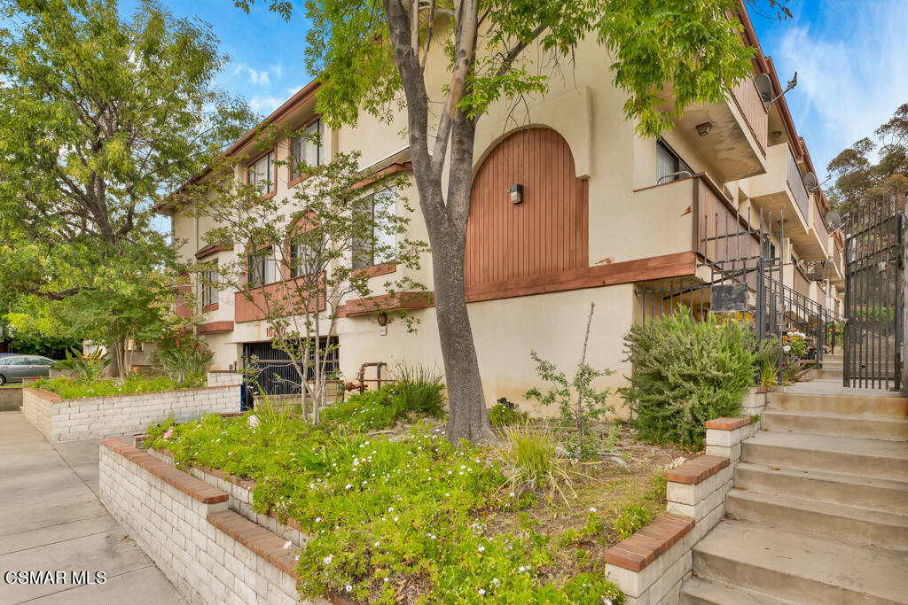 a view of outdoor space yard and patio
