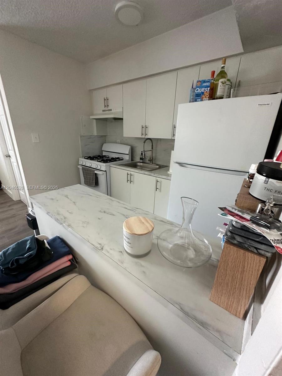 6805 Southwest 88th Street, Unit 18 Pinecrest, FL 33156 - Photo 4 of 18