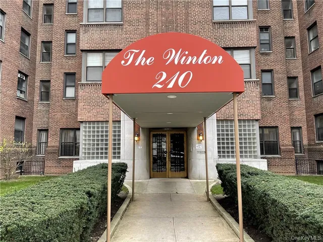 $1,950 | 210 Martine Avenue, Unit 5N, White Plains, NY 10601