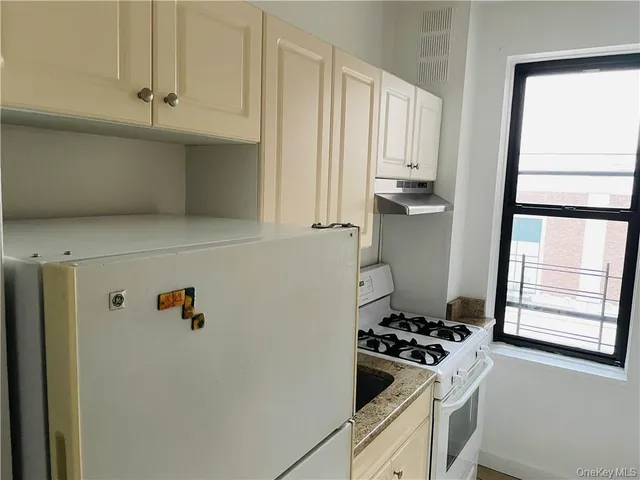 $1,950 | 210 Martine Avenue, Unit 5N, White Plains, NY 10601