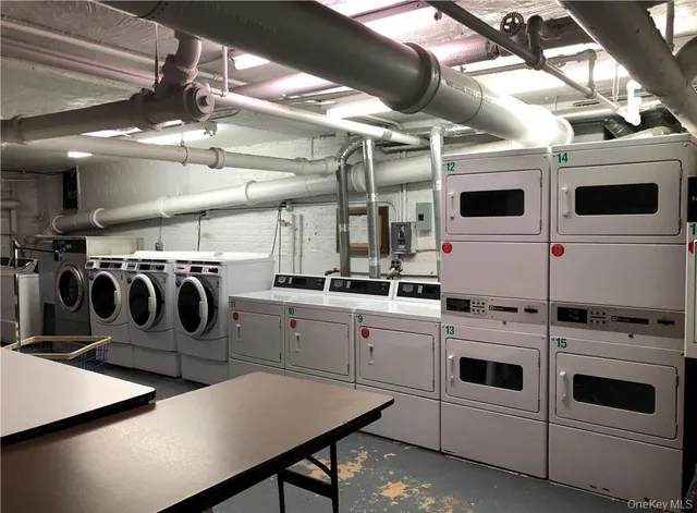 $1,950 | 210 Martine Avenue, Unit 5N, White Plains, NY 10601