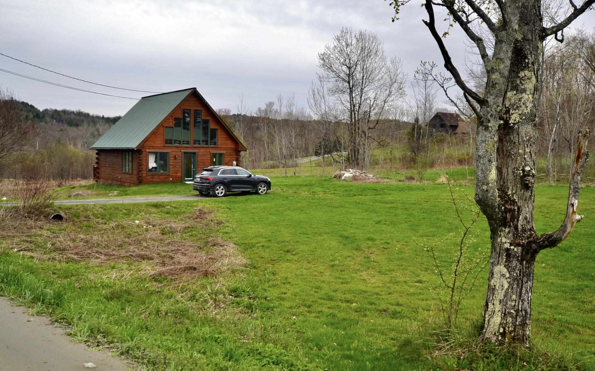 2935 Perry Hill Road Waterbury, VT 05676 - Photo 2 of 13 Gallery Image 2