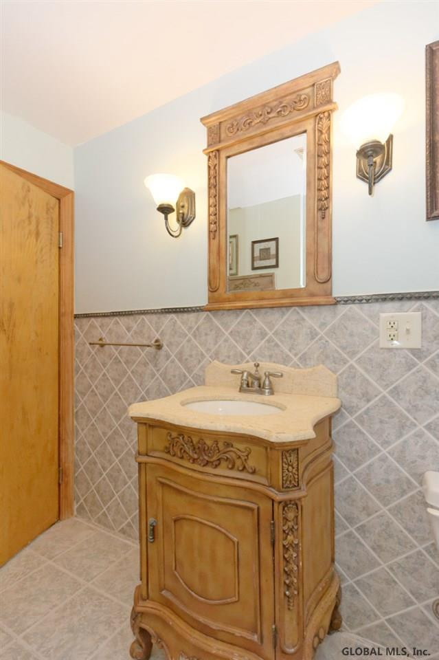 6 Clinton Road Latham, NY 12110 - Photo 29 of 34 Photo 29