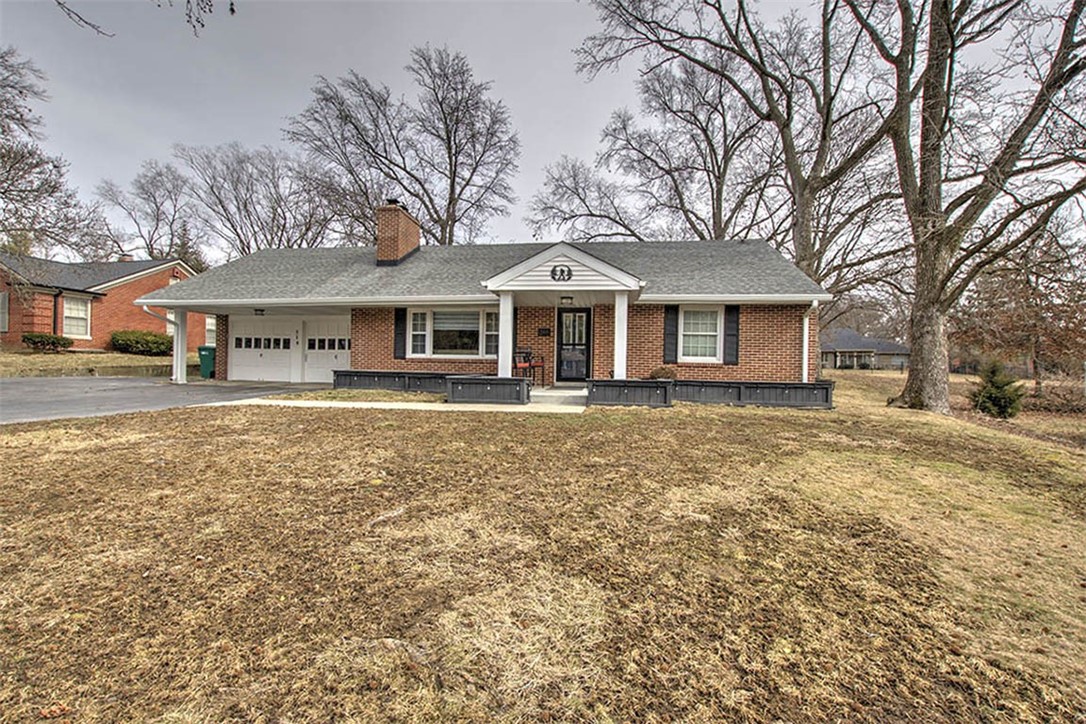 318 Southmoreland Place Decatur, IL 62521 - Photo 1 of 28