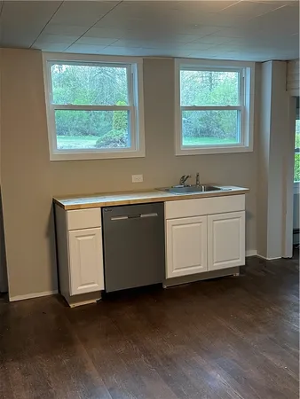 $2,300 | 8 Lake Court, Unit 1, Hopkinton, RI 02804