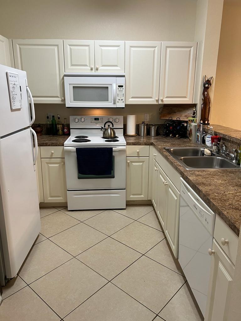 1971 Alamanda Way Riviera Beach, FL 33404 - Photo 10 of 25 038e0bbf-6b3f-4a08-b445-349b3f716c87