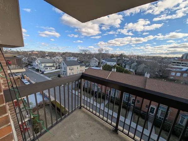 $2,300 | 10 William Street, Unit 62, Watertown, MA 02472