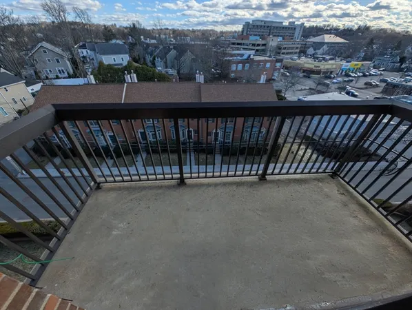 $2,300 | 10 William Street, Unit 62, Watertown, MA 02472