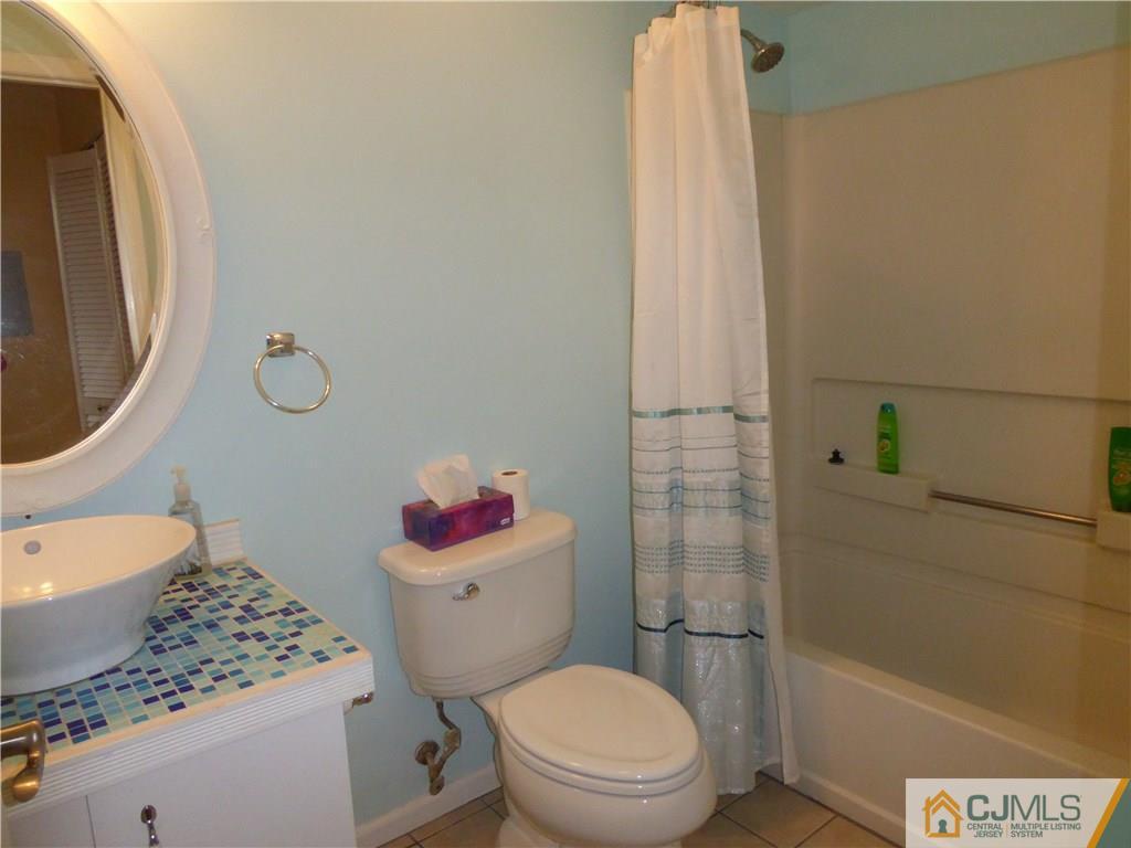 334 Edpas Road, Unit 334 New Brunswick, NJ 08901 - Photo 9 of 19 a bathroom with a toilet a sink and a shower