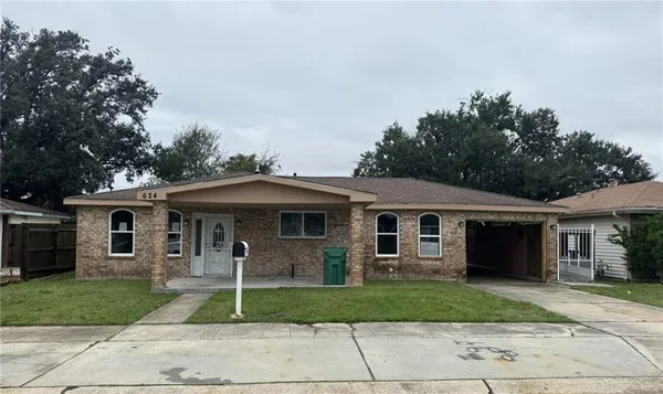 $169,000 | 624 Willowbrook Drive, Gretna, LA 70056