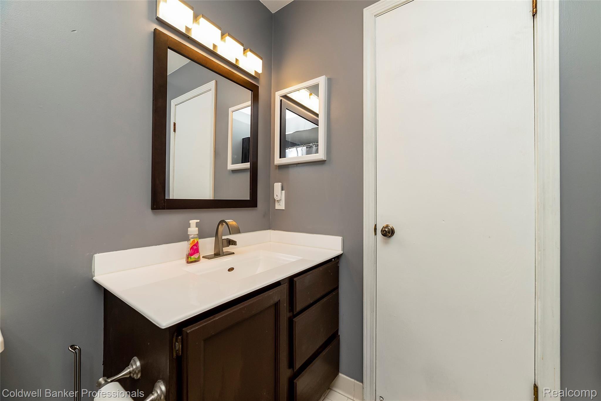 1500 Colony Drive Rochester, MI 48307 - Photo 16 of 30 015-photo--7320318.jpg