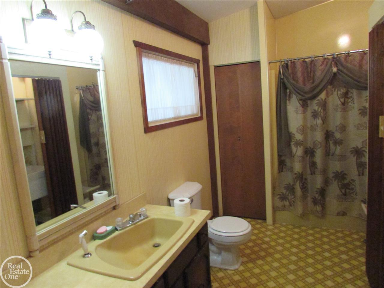 10175 Big Hand Road Columbus, MI 48063 - Photo 19 of 25 31283262-18.JPG