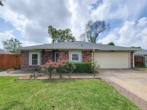 $2,350 | 12611 Dermott Drive, Houston, TX 77065