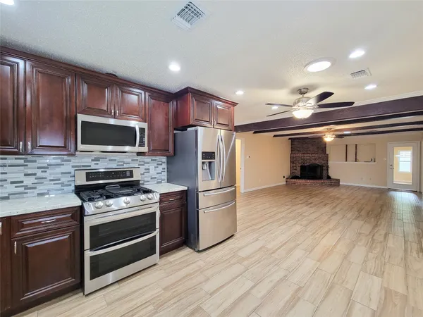 $2,350 | 12611 Dermott Drive, Houston, TX 77065