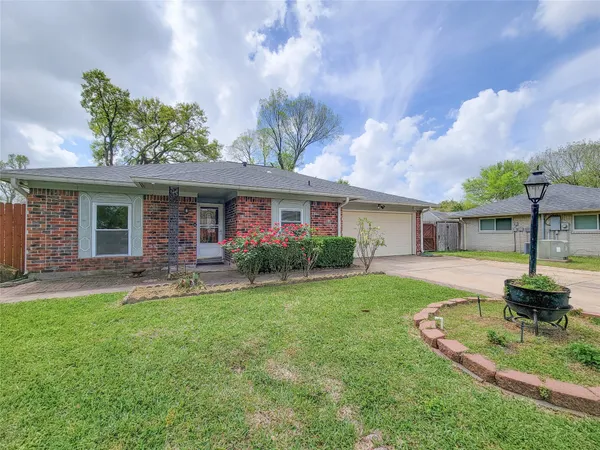 $2,350 | 12611 Dermott Drive, Houston, TX 77065