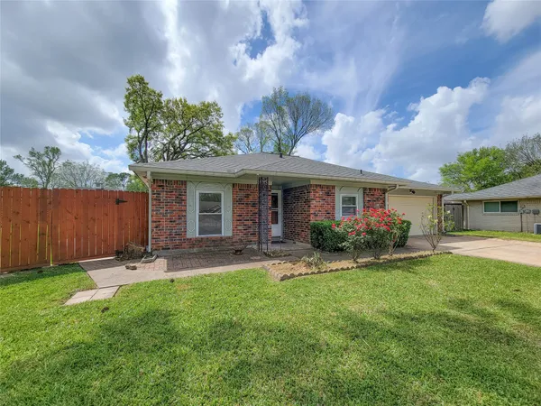 $2,350 | 12611 Dermott Drive, Houston, TX 77065