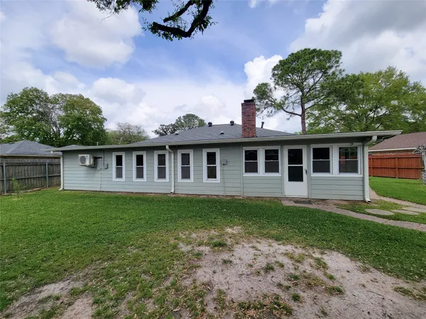 $2,350 | 12611 Dermott Drive, Houston, TX 77065