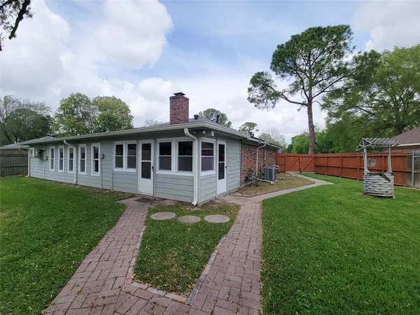 $2,350 | 12611 Dermott Drive, Houston, TX 77065