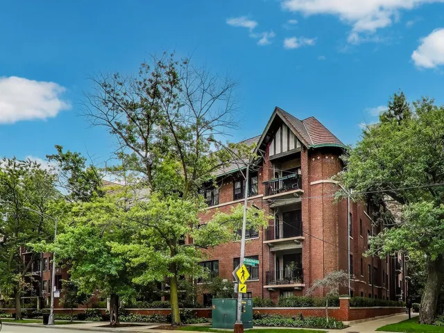 $347,000 | 1615 East Hyde Park Boulevard, Unit 2, Chicago, IL 60615