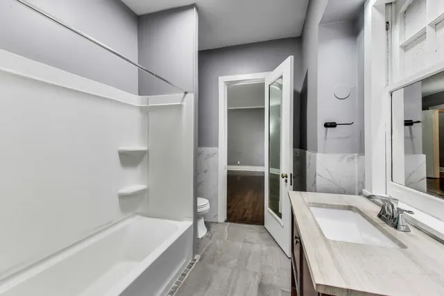 $347,000 | 1615 East Hyde Park Boulevard, Unit 2, Chicago, IL 60615