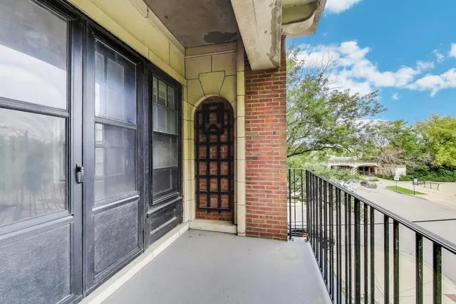 $347,000 | 1615 East Hyde Park Boulevard, Unit 2, Chicago, IL 60615